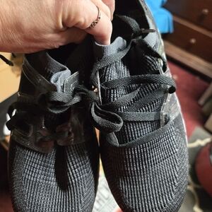 NWT boys  sneakers size 6